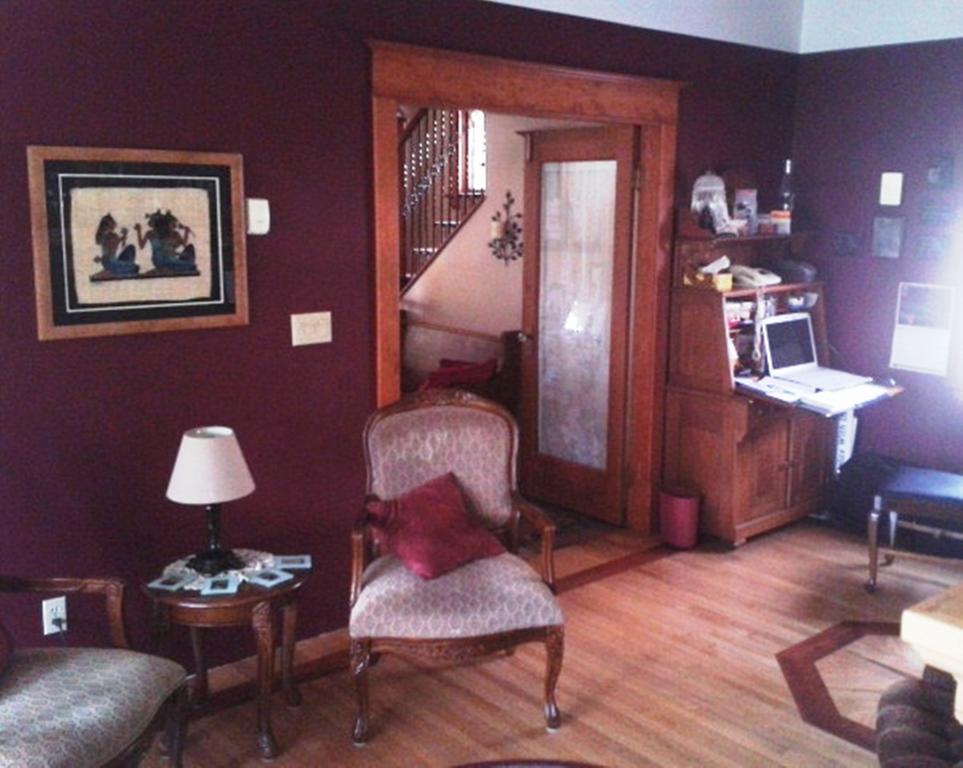 Phoenix House B&B Stettler ภายนอก รูปภาพ