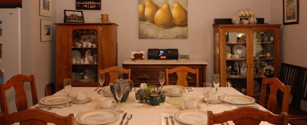 Phoenix House B&B Stettler ภายนอก รูปภาพ